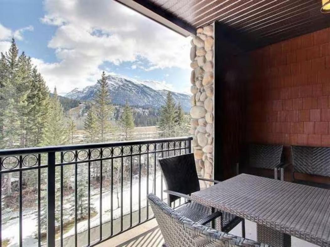The Mountaineer By Instantsuites Pool & Hottub Canmore Exterior foto